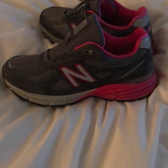 Women’s New Balance Shoes - Picture 5 of 6